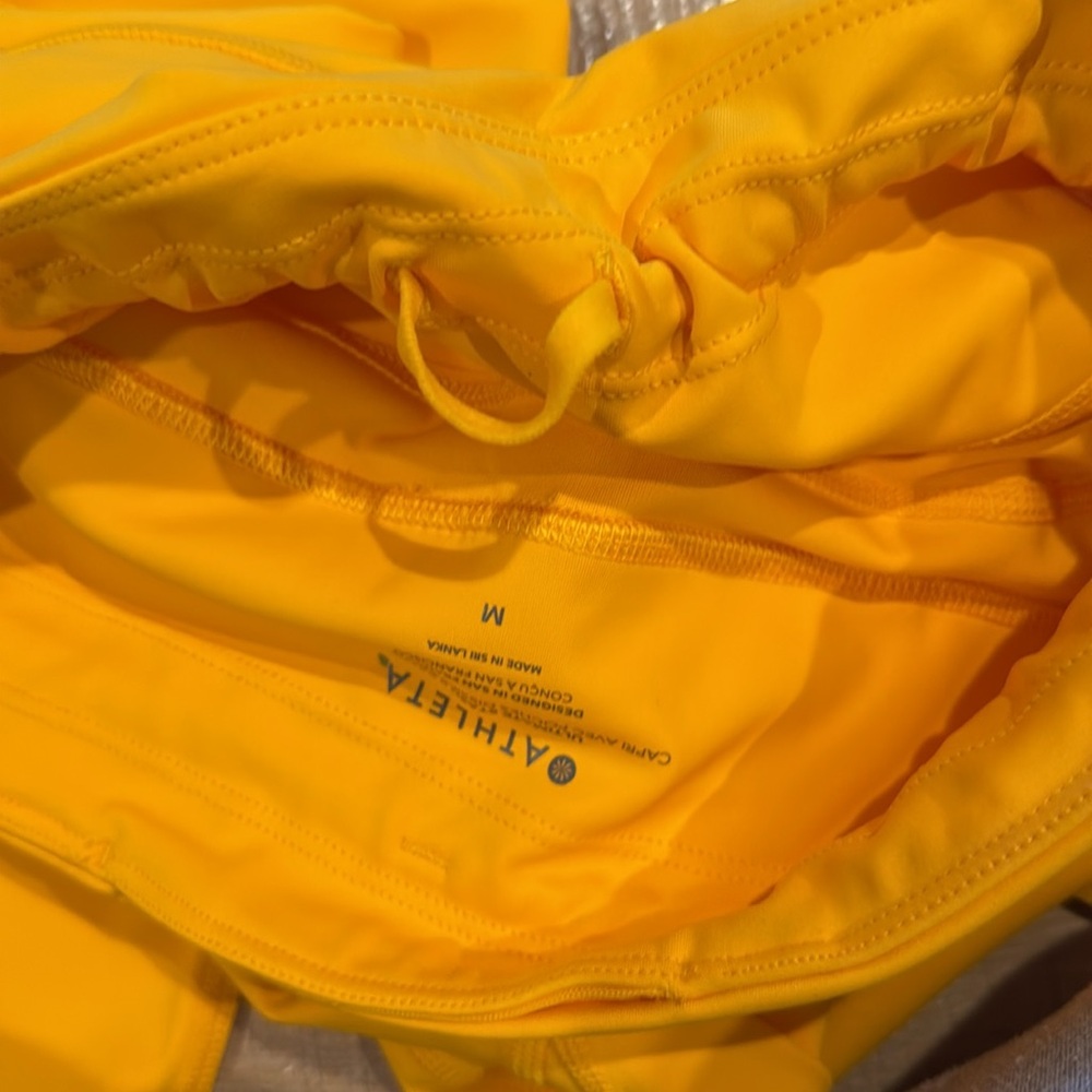 NWT ATHLETA Ultimate Stash II Capri Legging Radiant Sunshine Size Medium - Picture 11 of 13